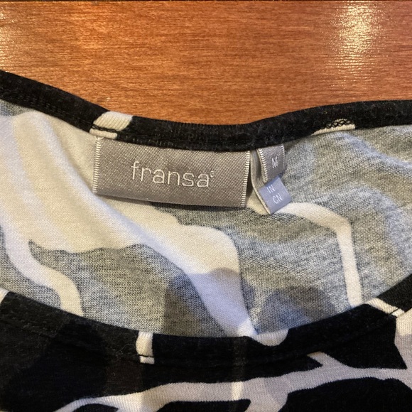 Size M black and white print shirt - Picture 4 of 4